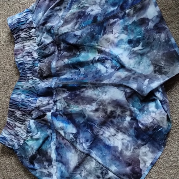 Lululemon Track That Mid Rise Lined Short 5" - Picture 4 of 6